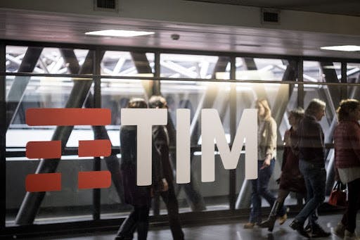 Legenda da imagem: Sede da TIM em Roma, Itália