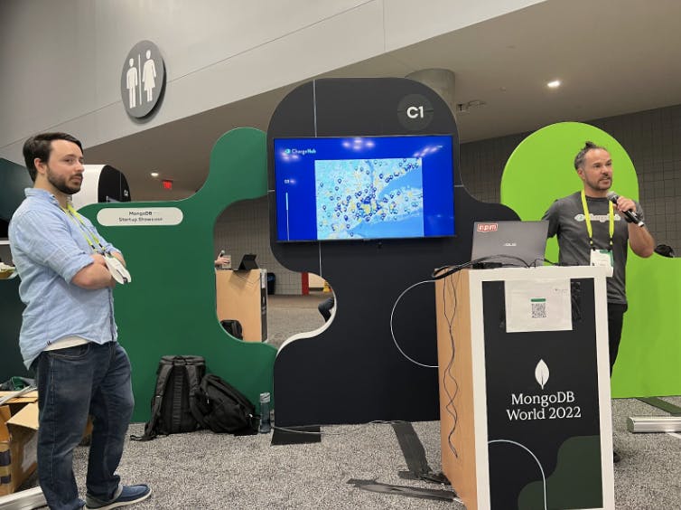 Booth learning session at MongoDB World, 2022. 